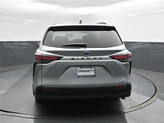 2022 Toyota Sienna XLE 8 Passenger