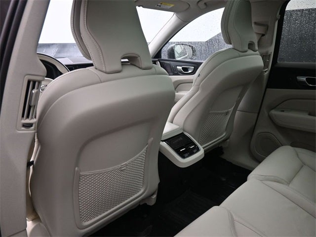 2022 Volvo XC60 B6 Inscription