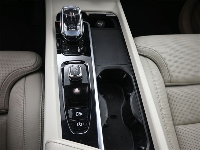 2022 Volvo XC60 B6 Inscription