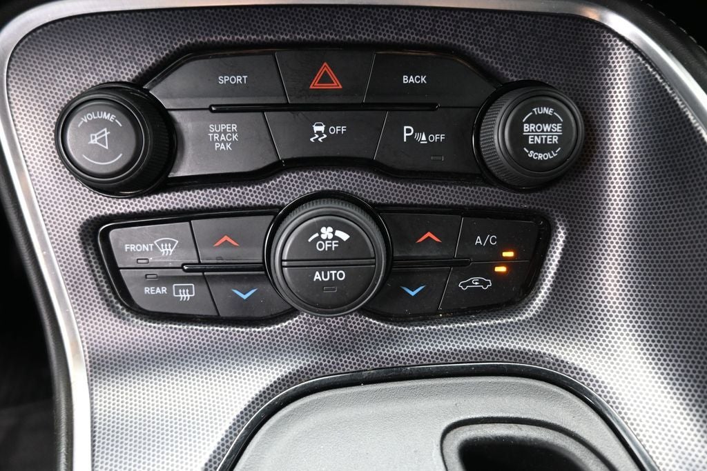 2015 Dodge Challenger SXT