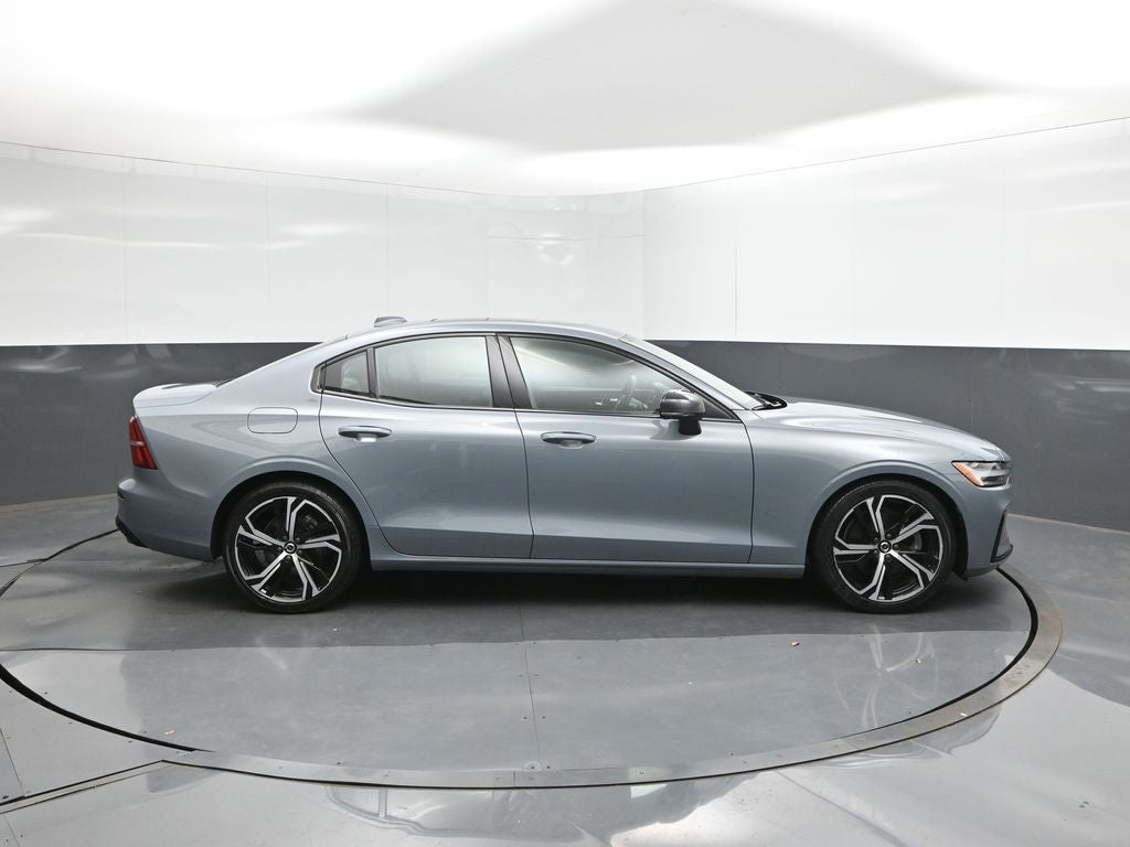 2024 Volvo S60 B5 Core Dark Theme