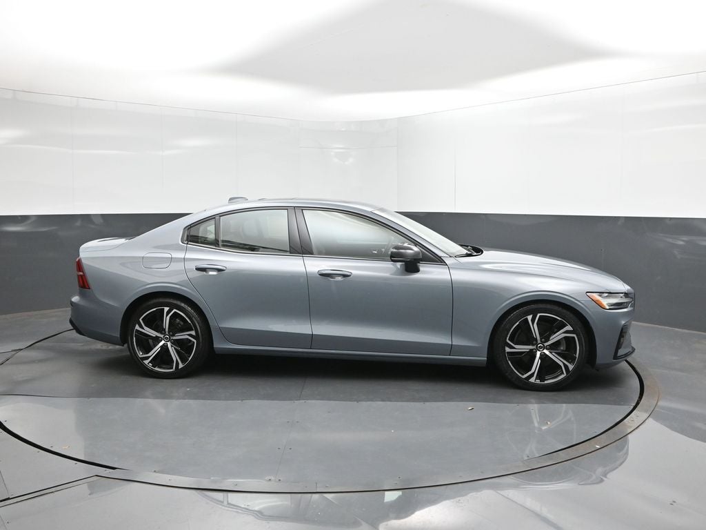 2024 Volvo S60 B5 Core Dark Theme