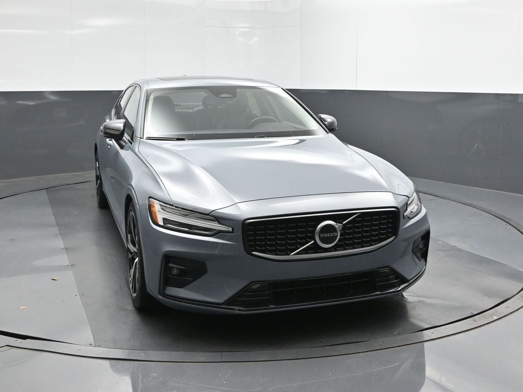 2024 Volvo S60 B5 Core Dark Theme