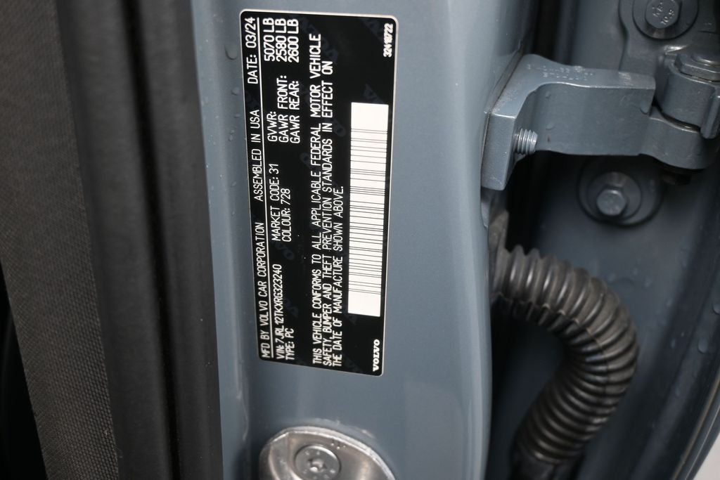 2024 Volvo S60 B5 Core Dark Theme