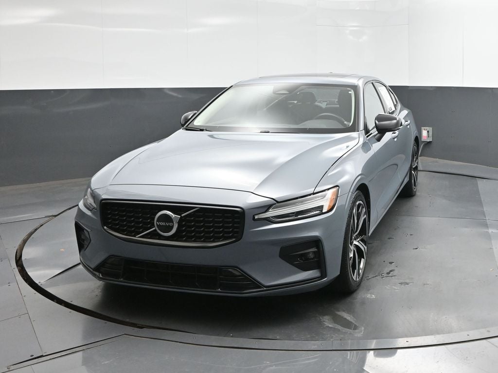 2024 Volvo S60 B5 Core Dark Theme