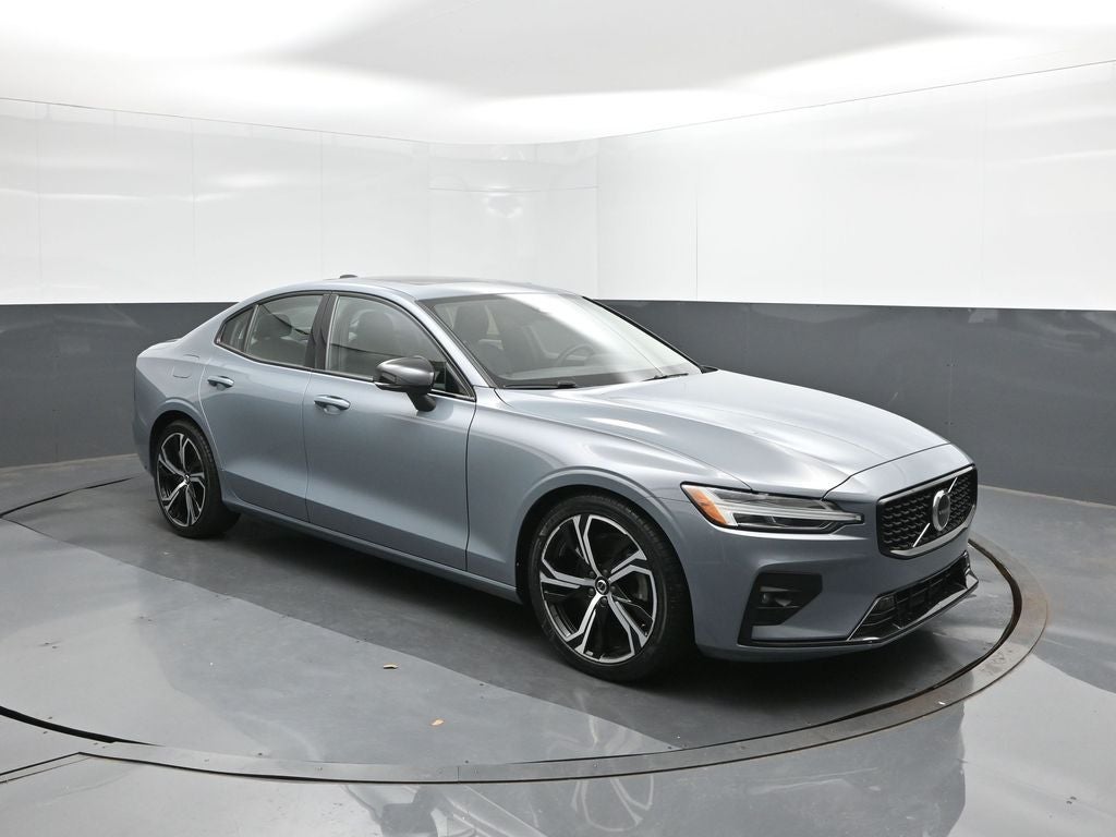 2024 Volvo S60 B5 Core Dark Theme