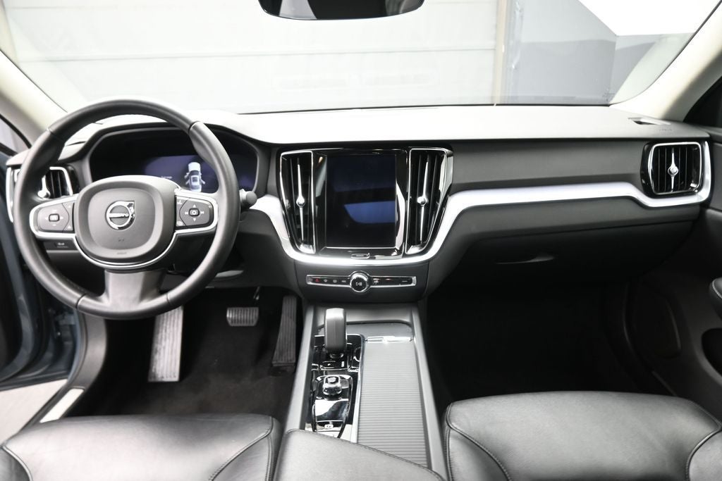 2024 Volvo S60 B5 Core Dark Theme