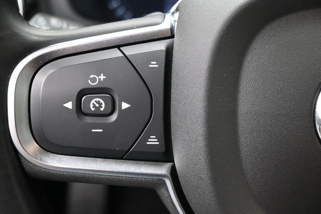 2024 Volvo S60 B5 Core Dark Theme