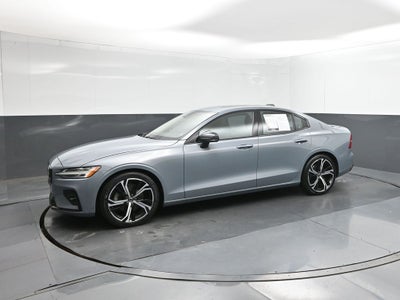 2024 Volvo S60 B5 Core Dark Theme