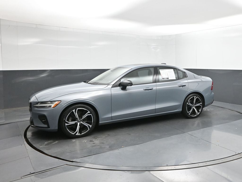 2024 Volvo S60 B5 Core Dark Theme