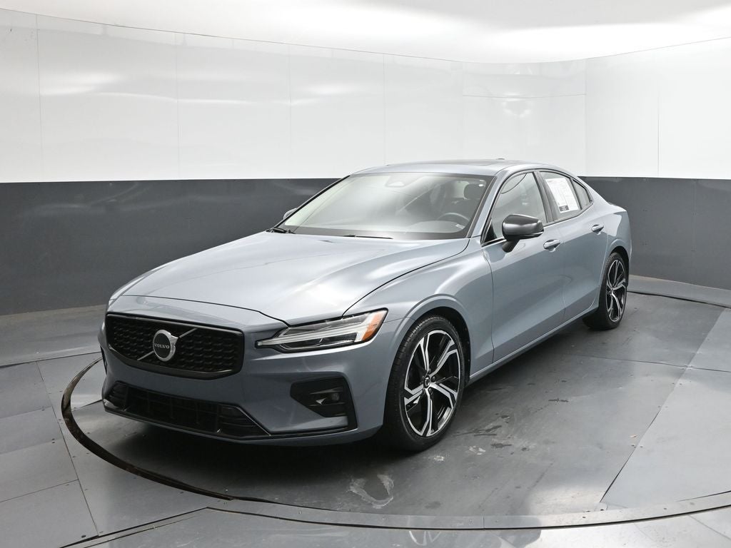 2024 Volvo S60 B5 Core Dark Theme