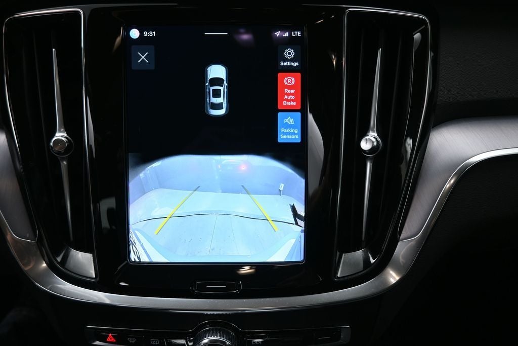 2024 Volvo S60 B5 Core Dark Theme