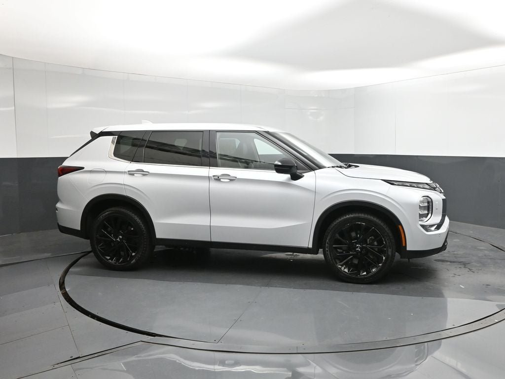 2023 Mitsubishi Outlander SE Black Edition