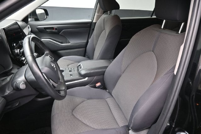 2025 Toyota Highlander LE