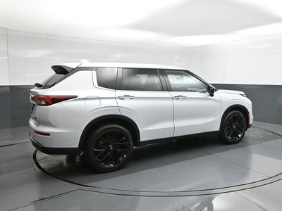 2023 Mitsubishi Outlander Base