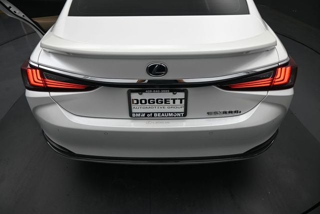 2021 Lexus ES 300h Ultra Luxury