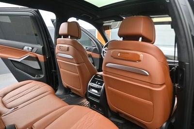 2025 BMW X7 M60i