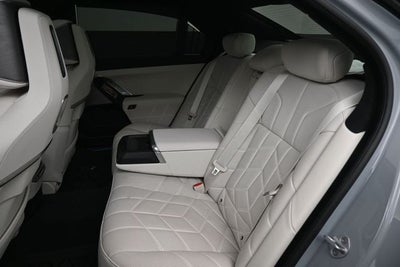 2025 BMW 7 Series 740i