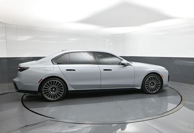 2025 BMW 7 Series 740i