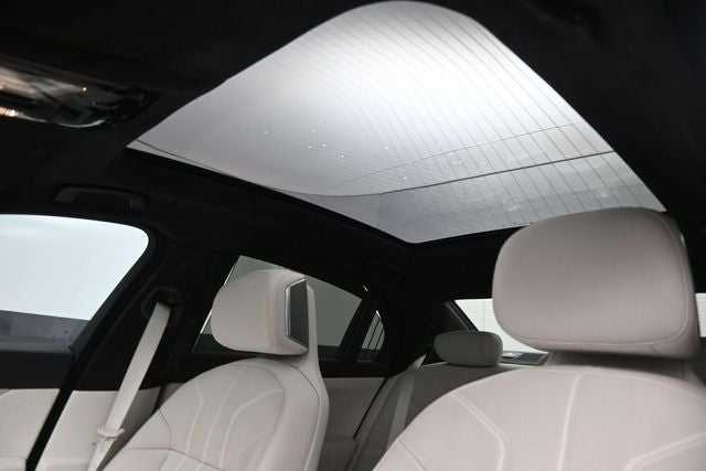 2025 BMW 7 Series 740i