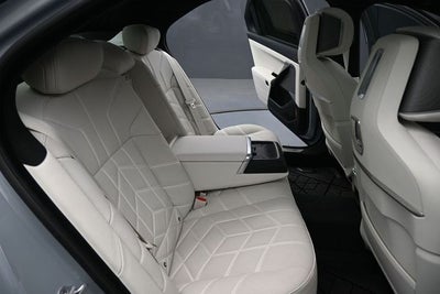 2025 BMW 7 Series 740i