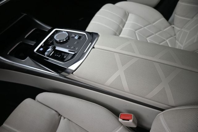 2025 BMW 7 Series 740i