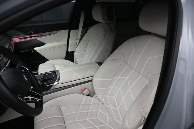 2025 BMW 7 Series 740i