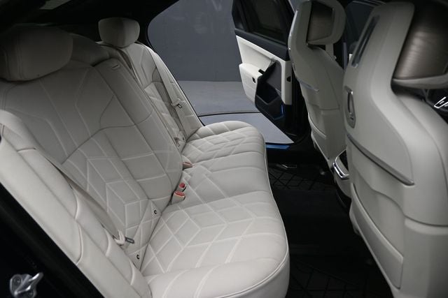 2025 BMW 7 Series 760i xDrive