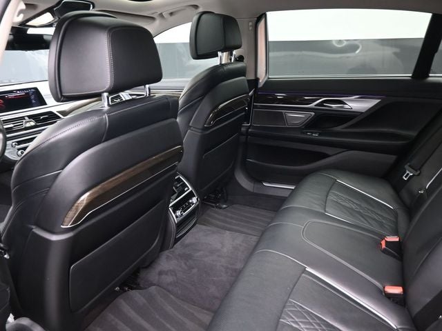 2022 BMW 7 Series 740i