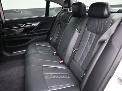 2022 BMW 7 Series 740i