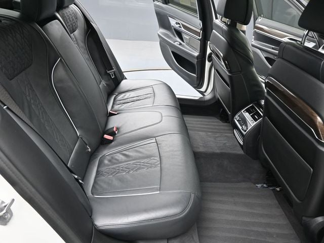 2022 BMW 7 Series 740i