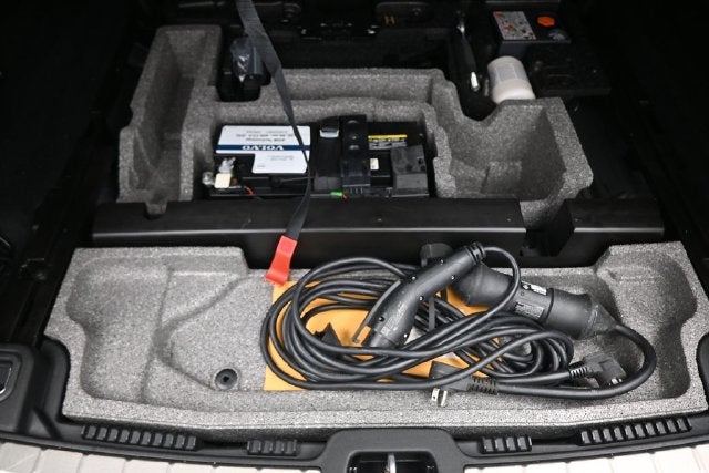 2024 Volvo XC60 Recharge Plug-In Hybrid T8 Plus Dark Theme