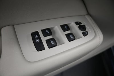 2024 Volvo XC60 Recharge Plug-In Hybrid T8 Plus Dark Theme