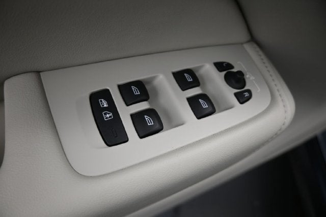2024 Volvo XC60 Recharge Plug-In Hybrid T8 Plus Dark Theme