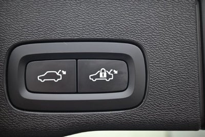 2024 Volvo XC60 Recharge Plug-In Hybrid T8 Plus Dark Theme
