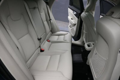 2024 Volvo XC60 Recharge Plug-In Hybrid T8 Plus Dark Theme