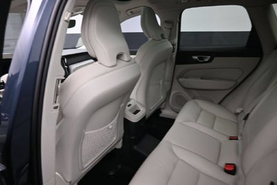 2024 Volvo XC60 Recharge Plug-In Hybrid T8 Plus Dark Theme