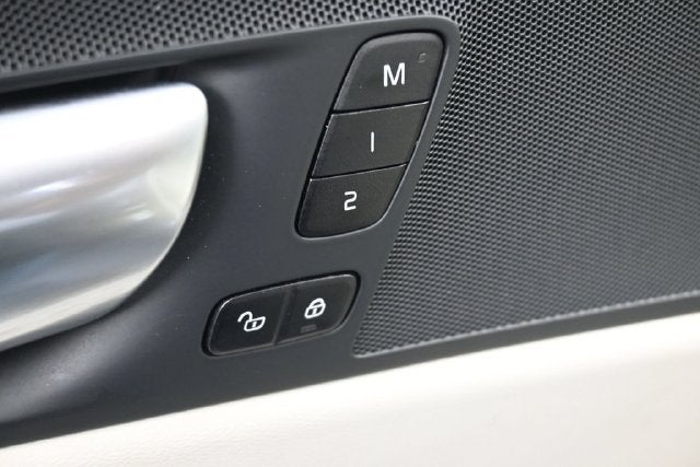 2024 Volvo XC60 Recharge Plug-In Hybrid T8 Plus Dark Theme