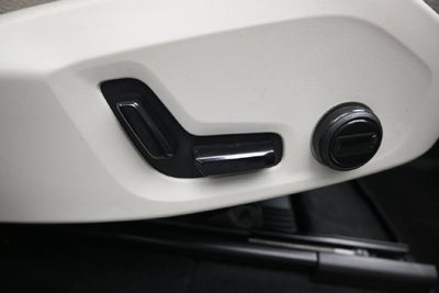 2024 Volvo XC60 Recharge Plug-In Hybrid T8 Plus Dark Theme