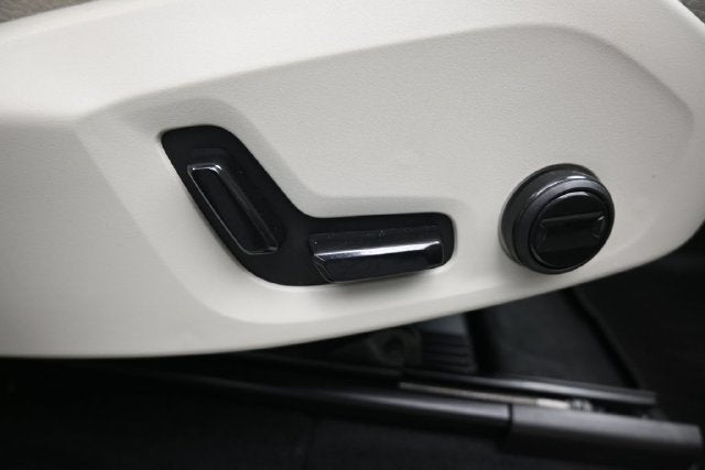 2024 Volvo XC60 Recharge Plug-In Hybrid T8 Plus Dark Theme