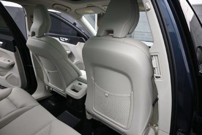 2024 Volvo XC60 Recharge Plug-In Hybrid T8 Plus Dark Theme