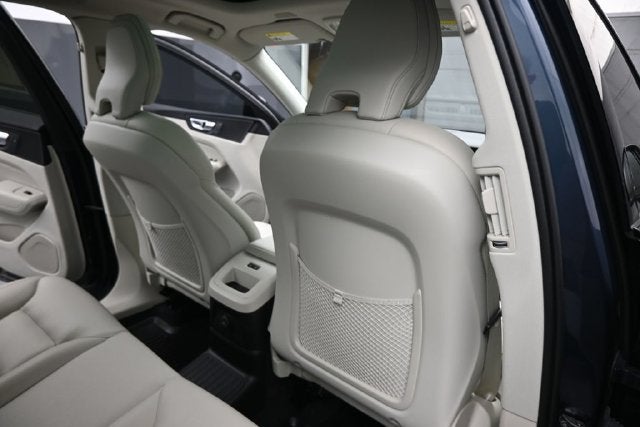 2024 Volvo XC60 Recharge Plug-In Hybrid T8 Plus Dark Theme