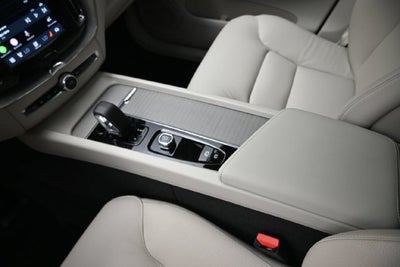 2024 Volvo XC60 Recharge Plug-In Hybrid T8 Plus Dark Theme