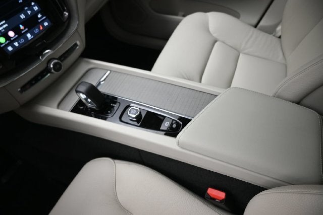 2024 Volvo XC60 Recharge Plug-In Hybrid T8 Plus Dark Theme