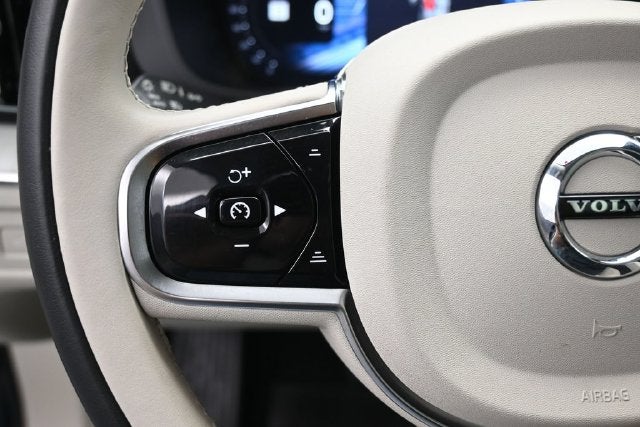 2024 Volvo XC60 Recharge Plug-In Hybrid T8 Plus Dark Theme