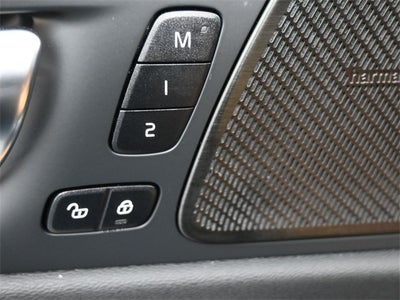 2023 Volvo XC60 B5 Ultimate Bright Theme