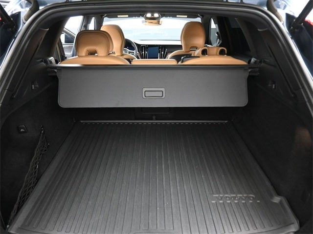 2023 Volvo XC60 B5 Ultimate Bright Theme