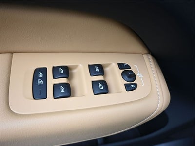 2023 Volvo XC60 B5 Ultimate Bright Theme
