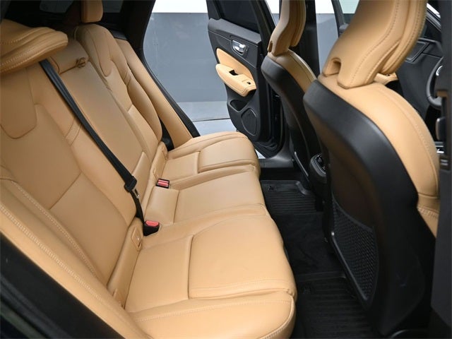 2023 Volvo XC60 B5 Ultimate Bright Theme