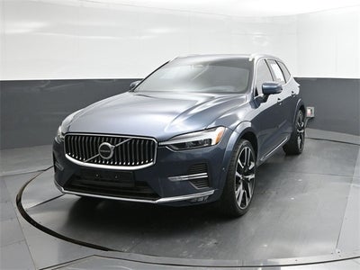2023 Volvo XC60 B5 Ultimate Bright Theme
